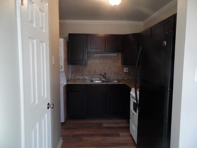 Foto del edificio - 2157 Cypress Dr