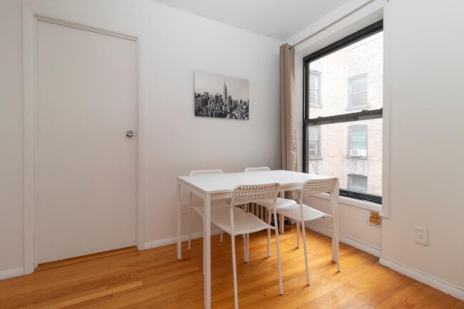 Foto del edificio - 317 E 93rd St