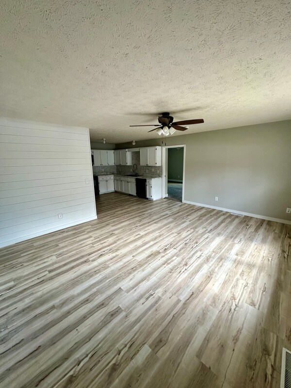 Foto del edificio - 1107 Becky Ln