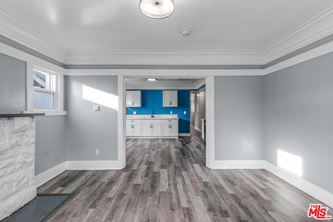 Building Photo - 641 W 43rd St