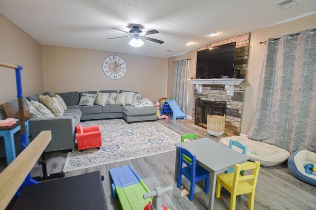 Foto del edificio - Pet Friendly Four Bedroom!