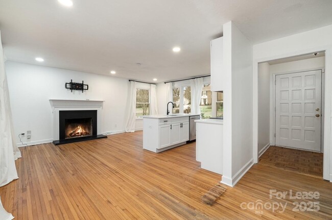 Building Photo - 4014 Sulkirk Rd