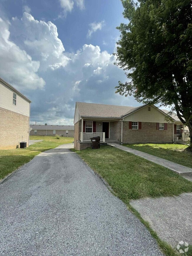 Building Photo - 207 Aqueduct Dr