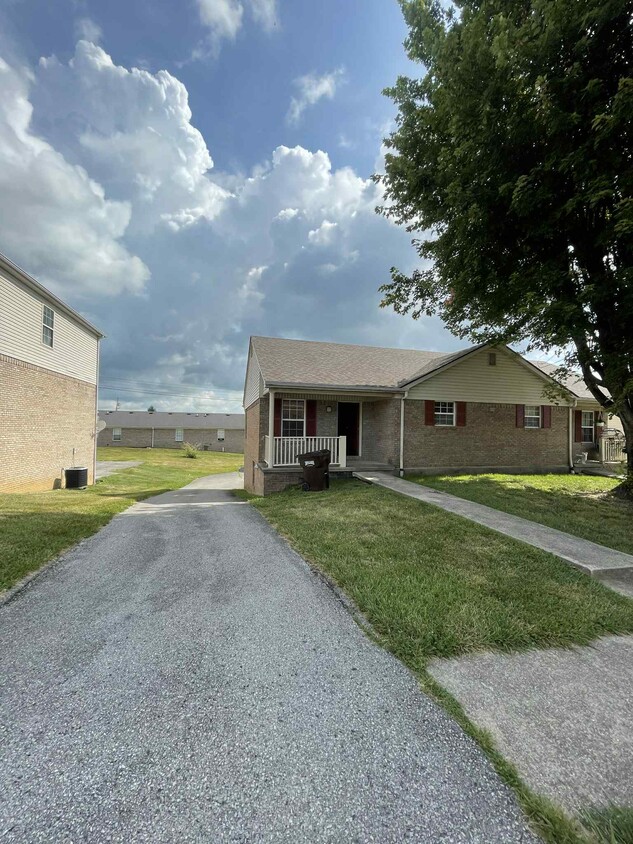 Foto principal - 207 Aqueduct Dr