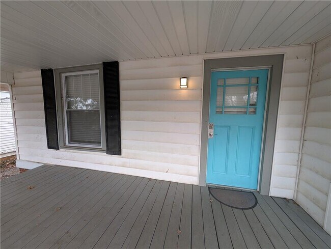 Foto del edificio - 1716 Thompson Ave