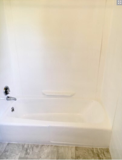 baño - 24 Hobart Ln