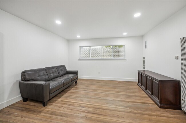 Foto del edificio - 2207 Mimosa Dr