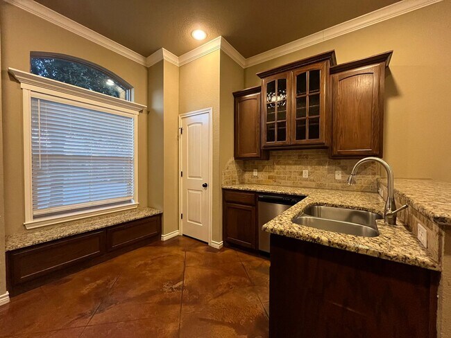 Building Photo - 3 Bedroom Single Family Home