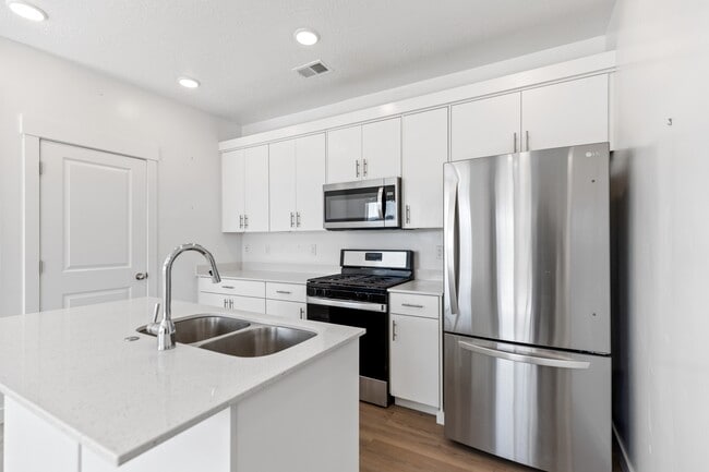 Building Photo - 463 W 60 S