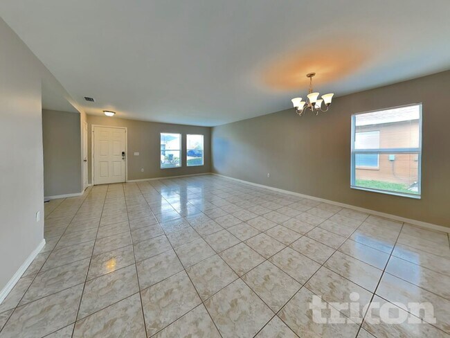 Foto del edificio - 2483 Brownwood Dr