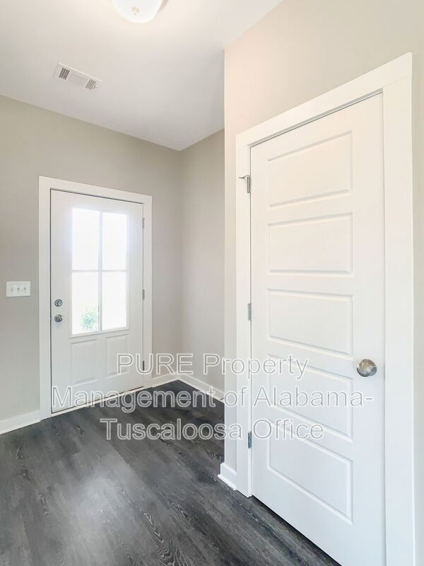 Foto del edificio - 14421 Chase Dr