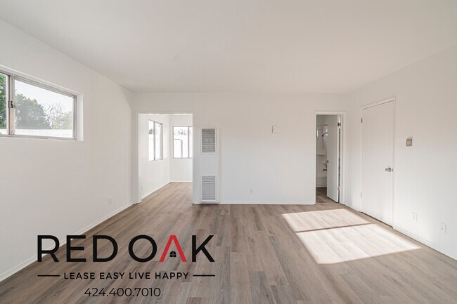 Building Photo - ~2 Weeks FREE~ Spacious Studio with Loads ...