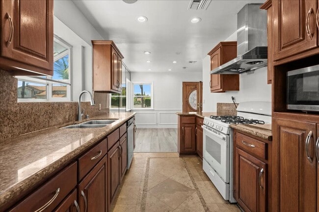 Building Photo - Updated 3-Bedroom Home with Outdoor Kitche...