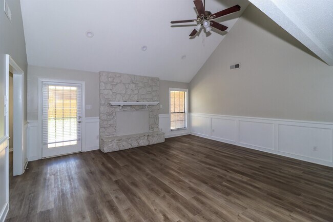 Building Photo - 3559 Wincross Dr