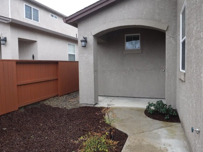 Foto del edificio - Great 4 Bedroom Condo With Upgrades! Highland Park Subdivision