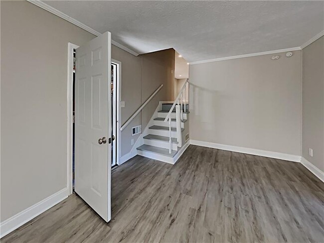 Building Photo - 2592 Donald Ct NW