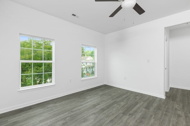 Foto del edificio - 1309 W 27th St