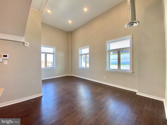 Foto del edificio - 1 W Main St