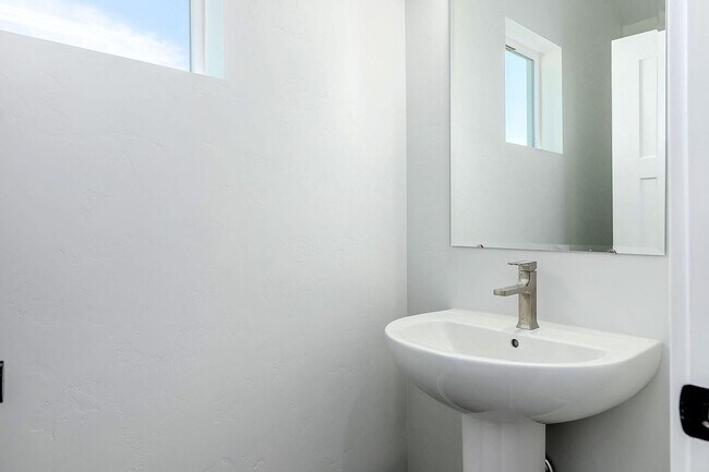Foto del edificio - 6821 W Riverwood St
