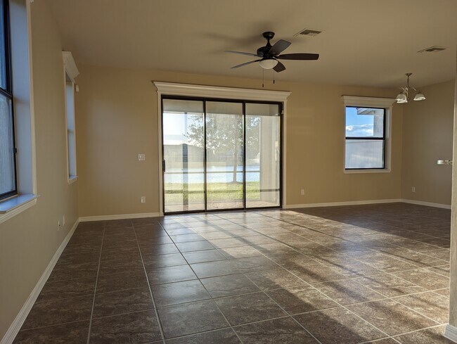 Foto del edificio - 15263 Summit Place Cir