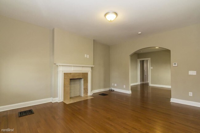 Building Photo - 3 br, 1 bath Duplex - 915 Oxley Rd