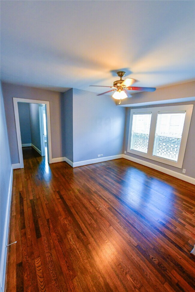 Foto del edificio - 1011 E 6 1/2 St