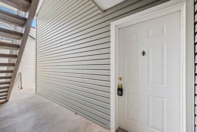Building Photo - 923 S Zeno Way