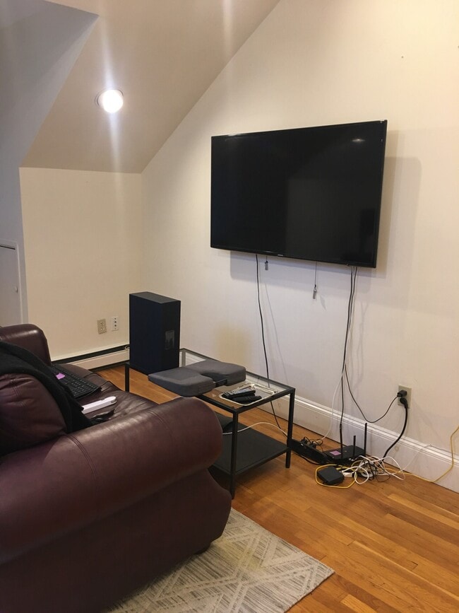 Building Photo - 747 Washington St