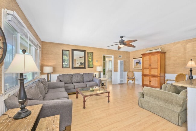 Foto del edificio - 1727 W Balboa Blvd