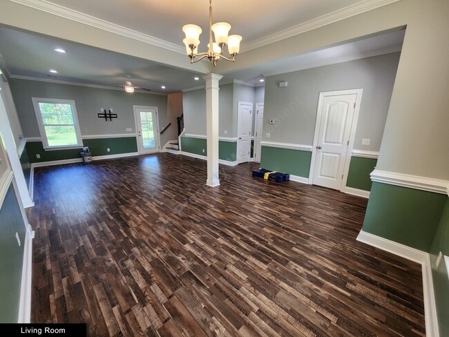 Building Photo - 2066 Ridgeway Rd