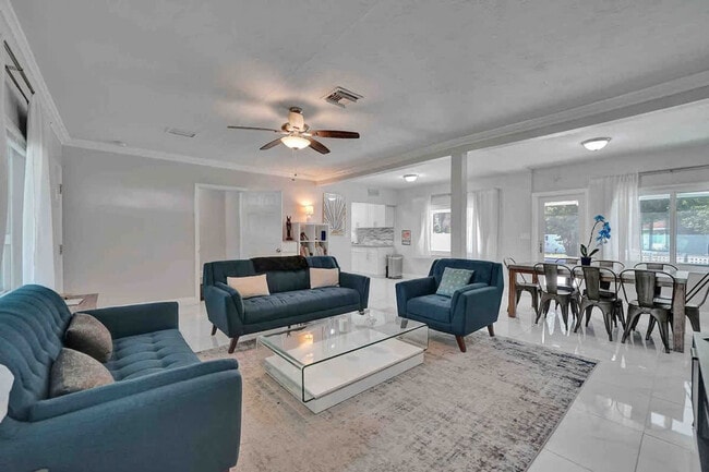 Foto del edificio - 822 NW 6th Ave
