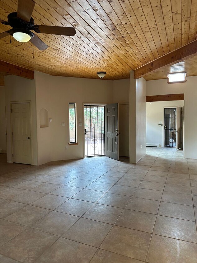 Primary Photo - 2877 Plaza Blanca