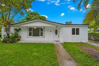 Building Photo - 9441 SW 27th Dr