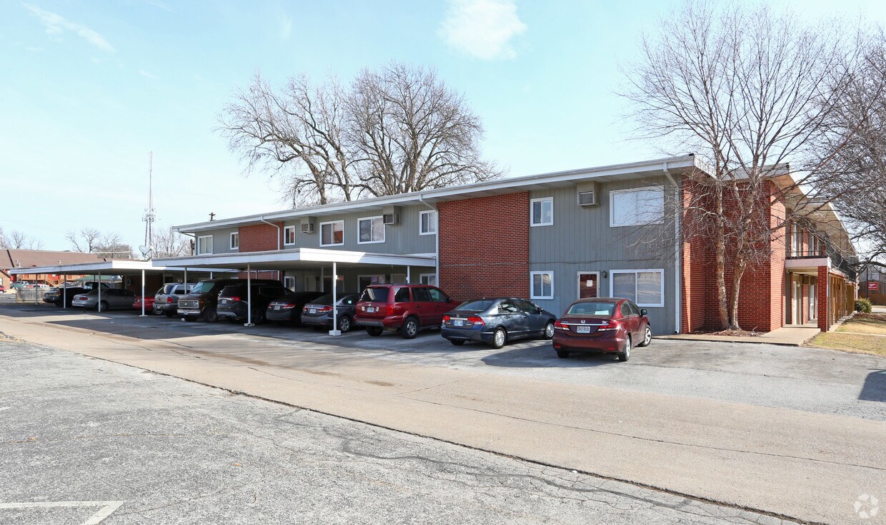 Central Flats Apartments in Springfield, MO