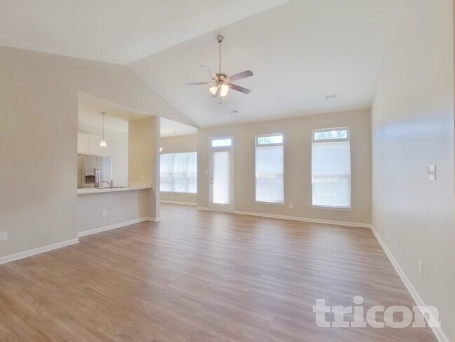 Foto del edificio - 3004 Dairy Farm Dr