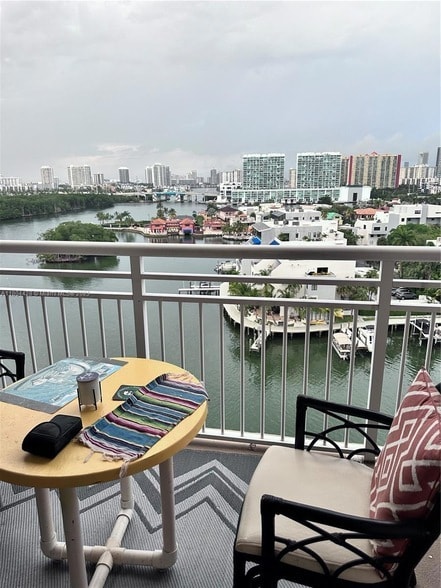 Photo - 400 Kings Point Dr Apartment