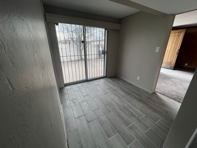Foto del edificio - 315 E Grant Rd