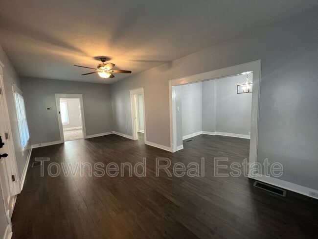 Building Photo - 134 John St