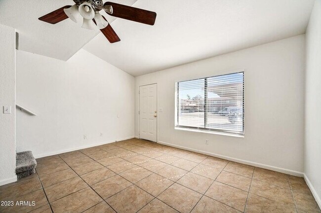 Foto del edificio - 6166 E Glencove St