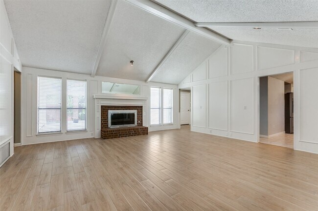Building Photo - 4444 Hartford Dr
