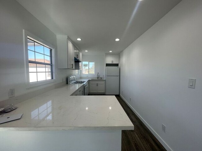 Foto del edificio - 1 Bed 1 Bath for rent in Long Beach Plenty...