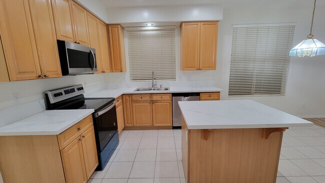 Kitchen - 634 E Krista Way