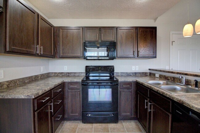 Building Photo - 3 Bedroom in Springfield!