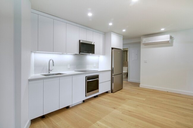 Building Photo - 10 Rosemount