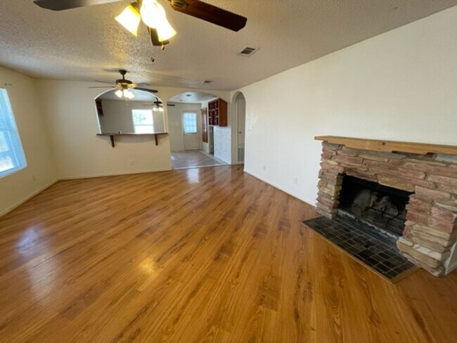 Foto del edificio - 5413 Emmeryville Ln
