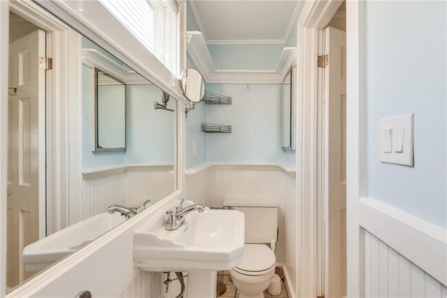 Foto del edificio - 1143 St Charles Pl NE