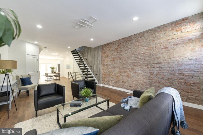 Building Photo - 2030 Tasker St