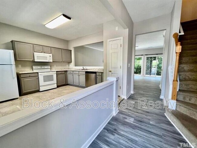 Photo - 412 Canyon Lake Cir House