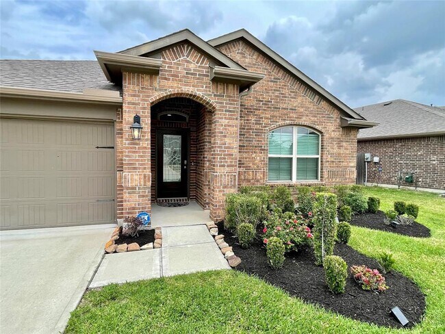 Building Photo - 18326 Pin Oak Lake Dr