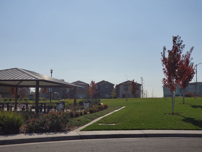 Building Photo - East Roseville Gated Stone Point  4 Bed 3 ...